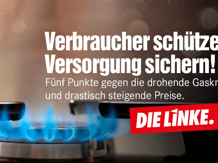 Das Foto zeigt in der Nahaufnahme einen brennenden Gasherd, dazu den Schriftzug "Verbraucher*innen schützen, Versorgung sichern!" und das Logo der Linken.
